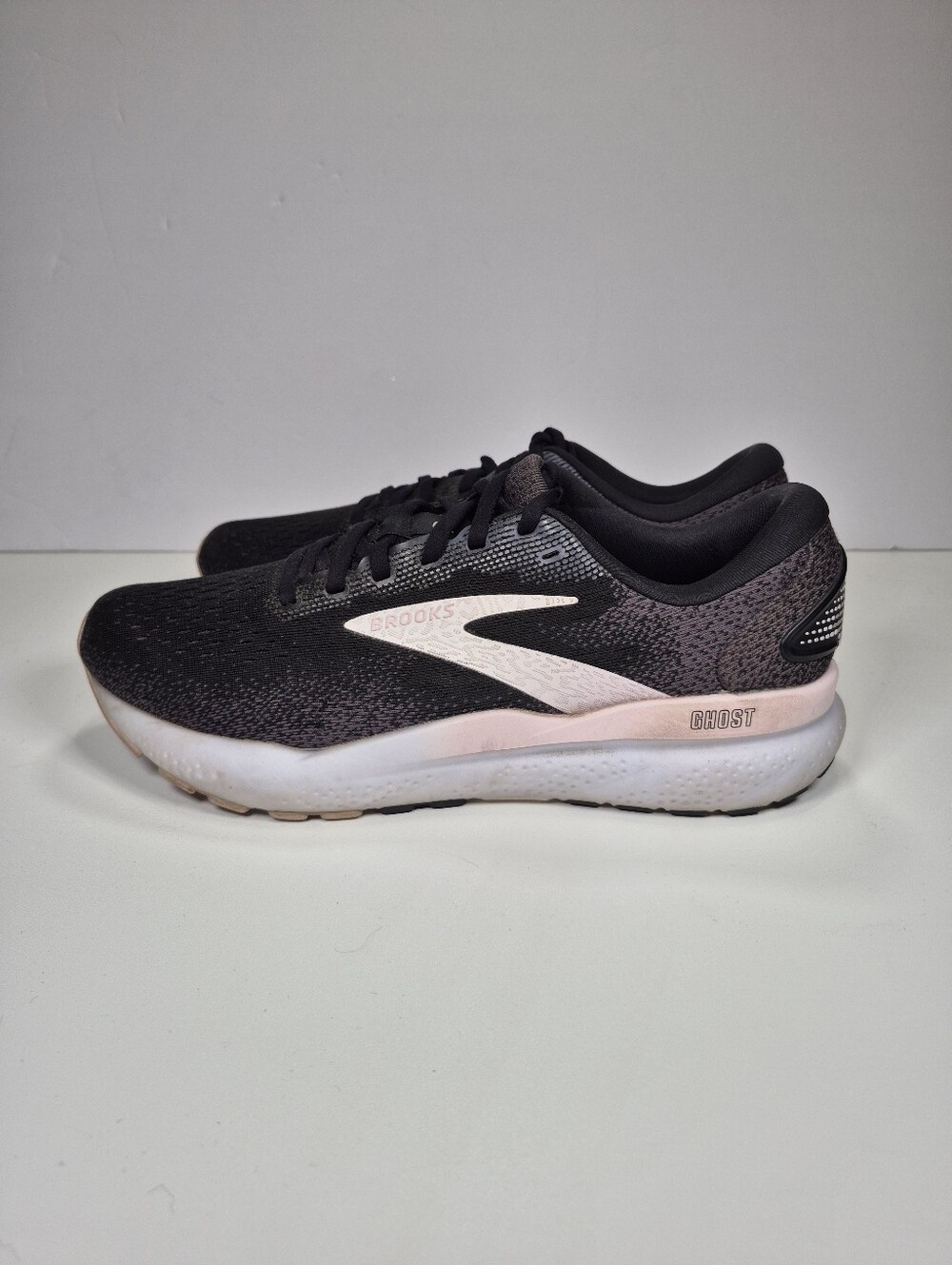 Brooks Ghost 16 Women's Size 9.5 Black Pink Athletic Running Shoes (1204071B077)